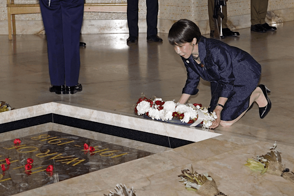 Japonya Başbakanı’nın Avustralya’da diz çökmesinin arkasındaki komplo