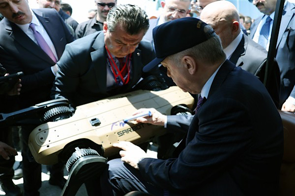T.C Cumhurbaşkanı Recep Tayyip Erdoğan, EFES 2026’da SARBOT L1’i inceledi