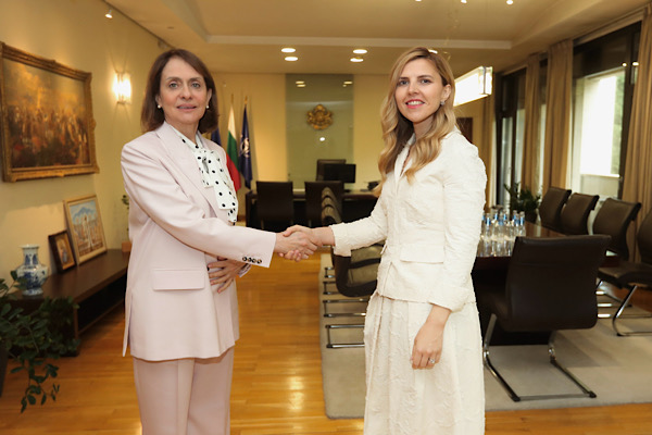 Petrova, Bulgaristan Cumhuriyeti Dışişleri Bakanlığı görevini devraldı