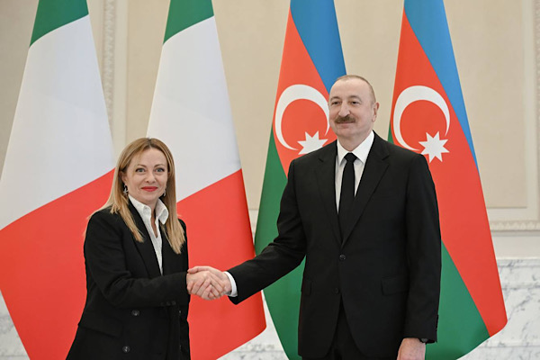 Aliyev, İtalya Başbakanı Meloni ile bir araya geldi