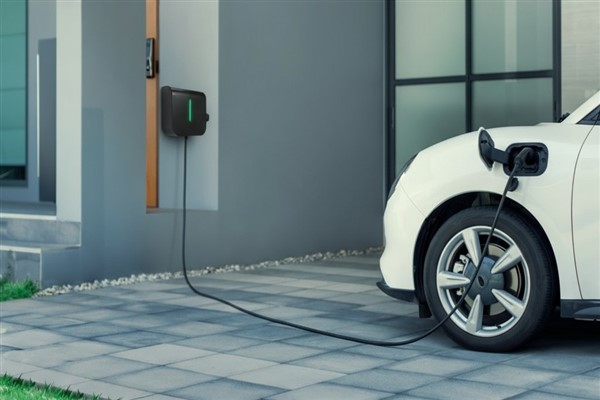 Elektrikli araç şarj altyapısı düzenleme ile konutlara taşınıyor