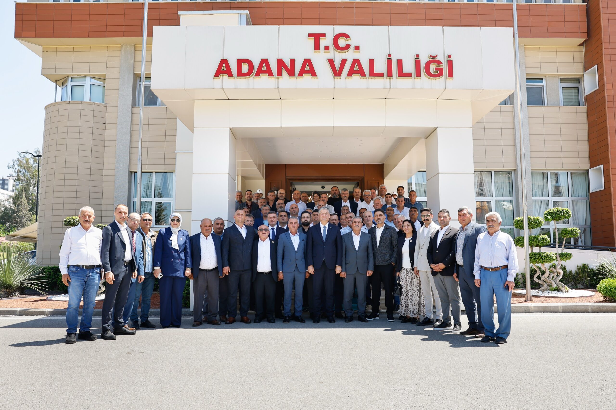 Adana Valisi Yavuz, muhtarlarla bir araya geldi