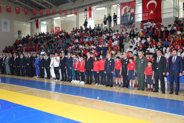 Siirt’te 19 Mayıs Atatürk’ü Anma, Gençlik ve Spor Bayramı kutlandı
