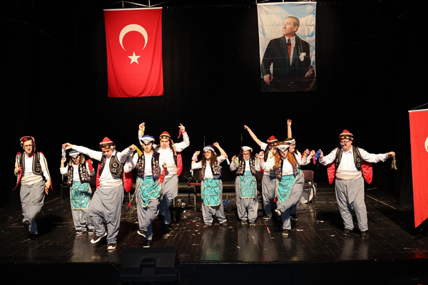 Nilüfer’de Engelliler Haftası “Sıra Gecesi” gösterisiyle tamamlandı