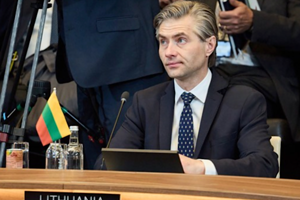 Budrys’tan Erivan’da AB ve NATO süreci sunumu