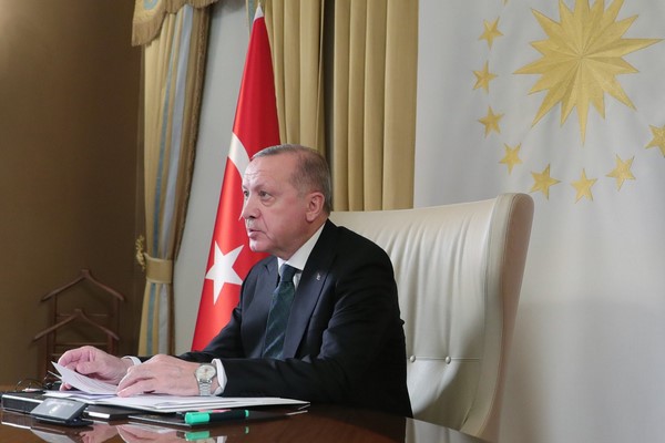 Cumhurbaşkanı Erdoğan, Umman Sultanı Tarık ile telefonda görüştü