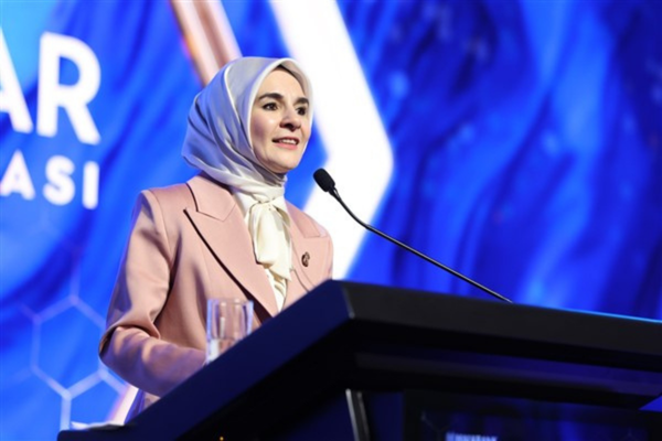 Göktaş’tan ”Boşlukta Yankılar” sergisine ziyaret
