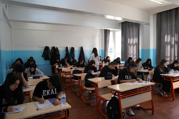 Gaziantep’te 12. sınıf öğrencilerine yönelik Yabancı Dil Deneme Sınavı yapıldı
