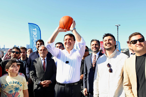 Saadet Partisi Genel Başkanı Arıkan, Üsküdar’da gençlerle buluştu