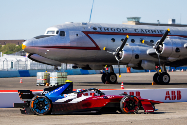 Cıtroen Racıng Formula E Takımı Berlin’de podyumda