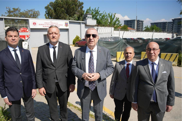 Özdağ, tutuklu bulunan Mustafa Bozbey’i ziyaret etti