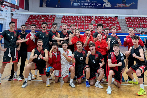 Gölcük Belediyespor Genç Erkek Voleybol Takımı Türkiye Finalleri’ne yükseldi