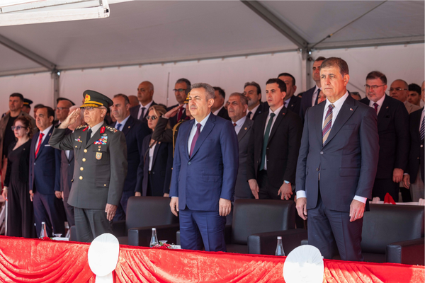 İzmir’de 19 Mayıs törenle kutlandı