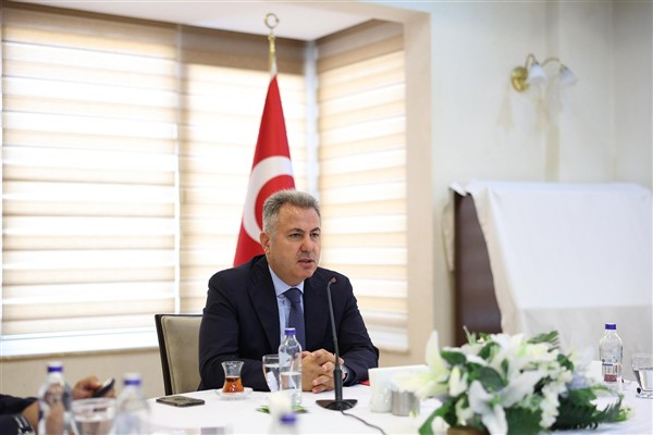 Vali Elban’dan motosikletli timlere bayram ziyareti