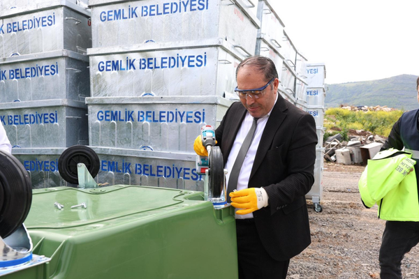 Gemlik’te yeni nesil çöp konteynerleri hizmete girdi