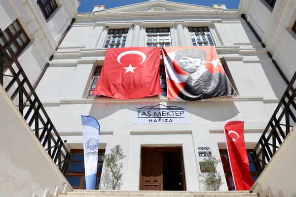 Mudanya ‘da, Taş Mektep “Hafıza” olarak yeniden açıldı