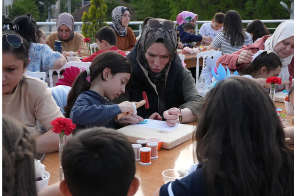 Düzce’de “Anneler Günü” Çocuk Üniversitesi’nde kutlandı