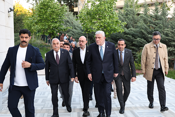 Dervişoğlu: Bu bayramda demokrasi, adalet ve hukuk temenni ediyoruz
