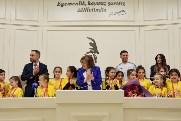 Başkan Şahin, şampiyon sporcularla buluştu