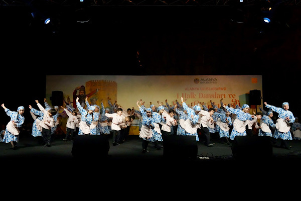 Alanya’da 4. Uluslararası Halk Dansları ve Müzik Festivali başladı