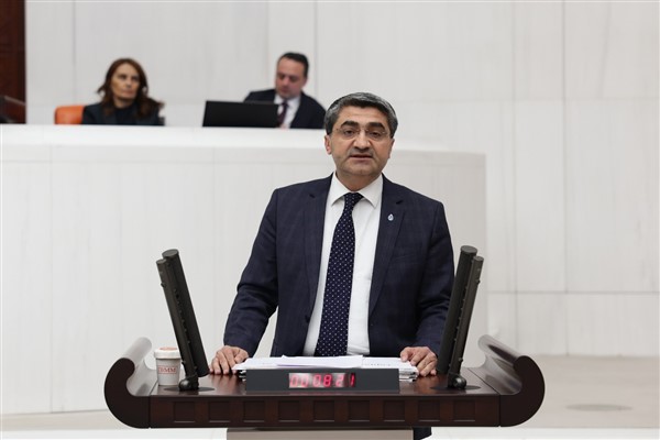 Ekmen: Siyasi tarihimizde utançla anılacak günler yaşandı