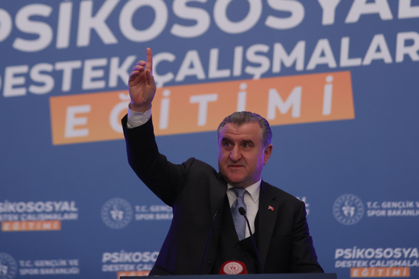 Bakan Bak’tan Şampiyonlar Ligi şampiyonu VakıfBank’a tebrik