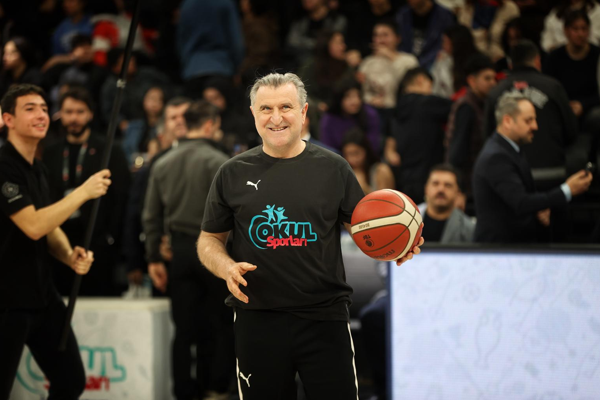 Bak: Fenerbahçe Beko’yu yürekten kutluyorum, yolun sonu kupa olsun