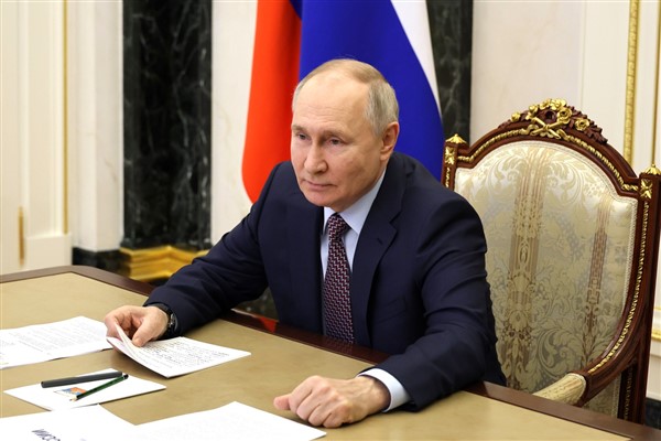 Putin: Sovyet halkının kahramanlığını unutmayacağız