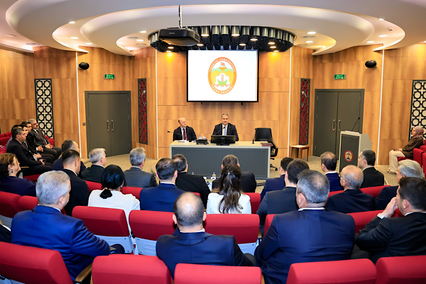 Adana’da sahipsiz hayvanlar için kurul toplantısı yapıldı