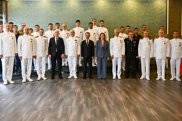 Vali Aktaş’tan Deniz Eğitim ve Garnizon Komutanlığı’na bayram ziyareti