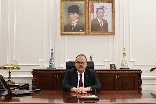 Vali Canbolat, Başak Çocuk Evi’ni ziyaret etti