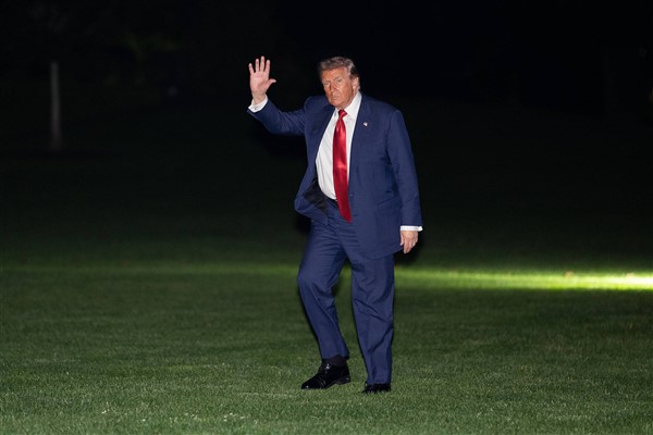 Trump: Beyaz Saray yakınında silahlı saldırgan etkisiz hale getirildi