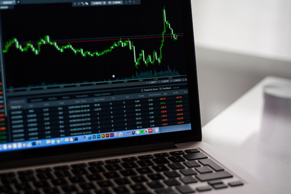 BIST 100 endeksi yüzde 0,88 seviyesinde pozitif bir görünüm sunuyor