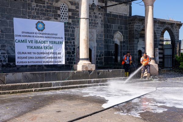 Diyarbakır’da bayram öncesi ibadethanelerde temizlik çalışması