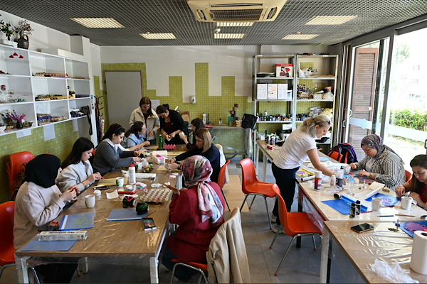 Manisa’da ücretsiz sanat atölyelerine yoğun ilgi