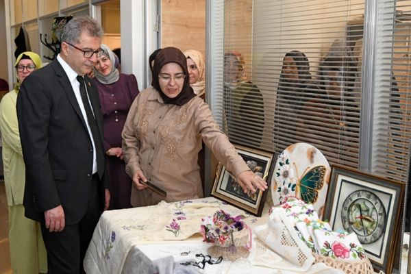 OSMEK kursiyerlerinin el emeği ürünleri sergilendi