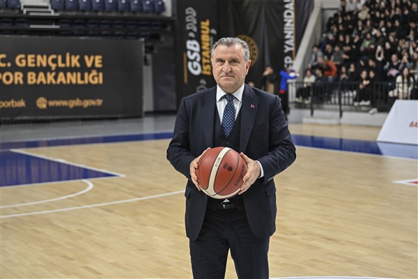 Bakan Bak’tan Milli Karatecilere tebrik