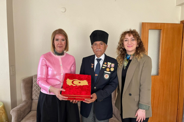 İzmit Belediyesi’nden Kıbrıs gazilerine ziyaret