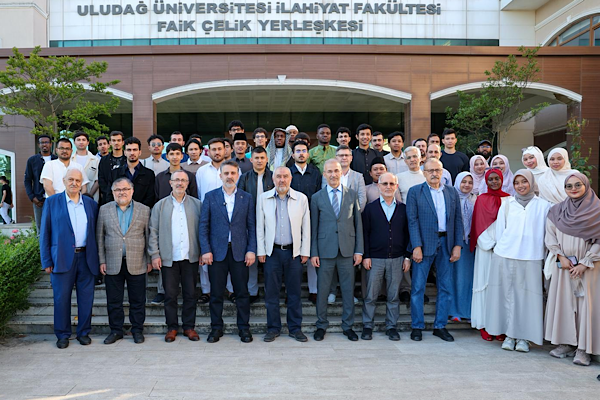 Başkan Vekili Biba, bayram sabahı uluslararası öğrencilerle buluştu