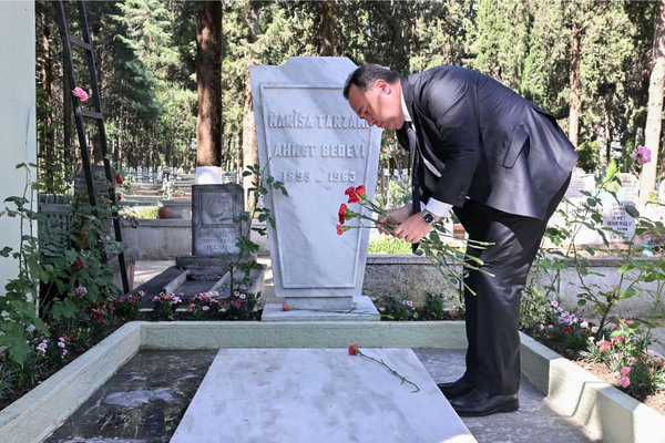 Manisa Tarzanı Ahmet Bedevi, vefatının 63. yılında mezarı başında anıldı