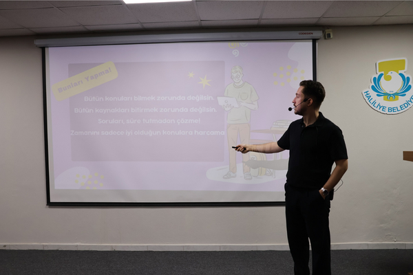 Haliliye’de üniversite adaylarına motivasyon ve rehberlik semineri