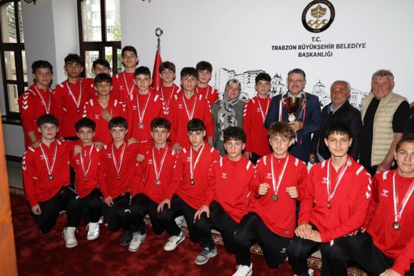 Başkan Genç, şampiyon takımı ağırladı