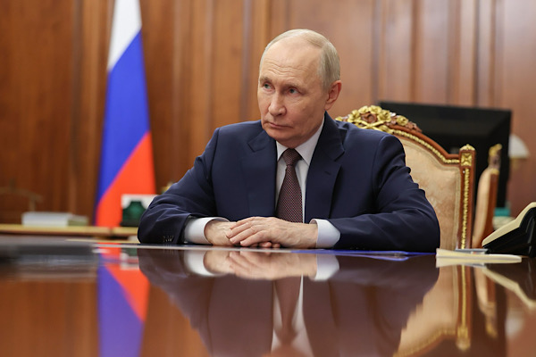 Putin, Bahreyn Kralı Al Khalifa ile telefonda görüştü