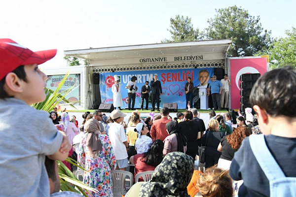 Osmaniye’de Anneler Günü’ne Özel Uçurtma Şenliği düzenlendi