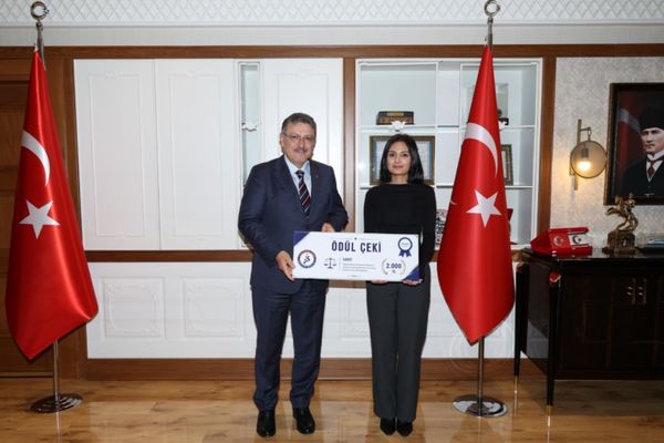 Başkan Genç, Yargı simülasyonunda başarılı öğrencileri ödüllendirdi