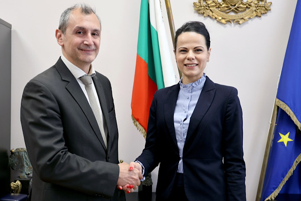 İvkova, Bulgaristan Sağlık Bakanlığı görevini Okoliyski’den devraldı