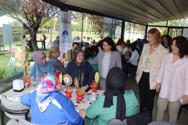 İzmit Belediyesi özel gereksinimli bireyler ve ailelerini kahvaltıda ağırladı