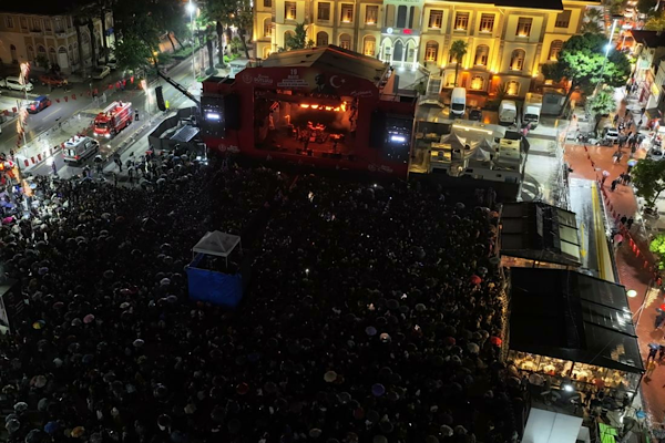 Manisa’da 19 Mayıs Gençlik Festivali Duman konseriyle sona erdi