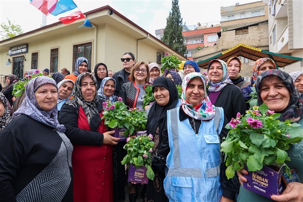Başkan Şahin 25 Aralık Mahallesi’nde vatandaşlarla bayramlaştı