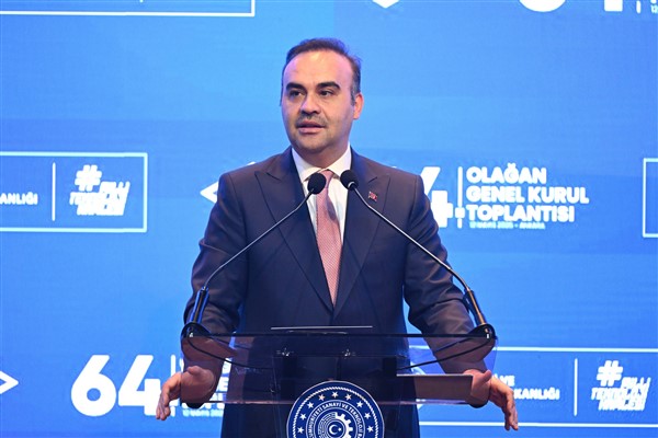 Bakan Kacır’ dan 200 bin endüstriyel robot hedefi